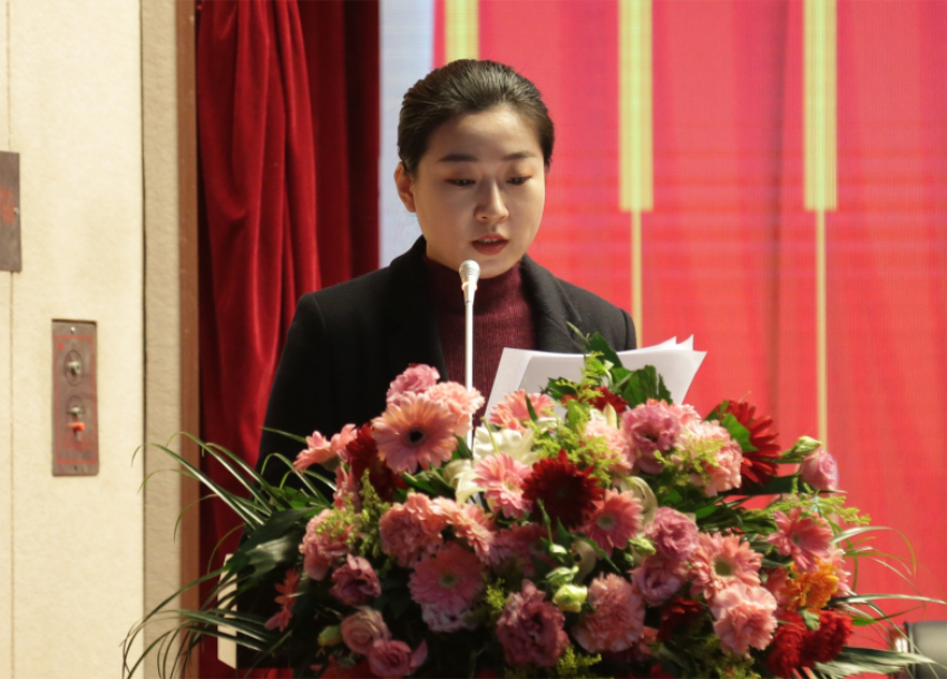 华体会平台_华体会(中国)一站式服务平台,第一届党委班子选举大会---于丽娜同志宣读大会关于通过党委和纪委报告的决议